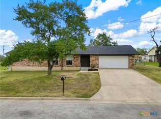 145 Lago Vis, Luling, TX 78648