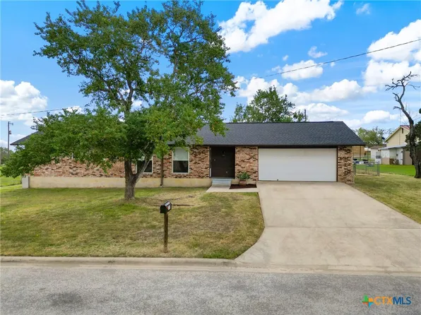 145 Lago Vis, Luling, TX 78648