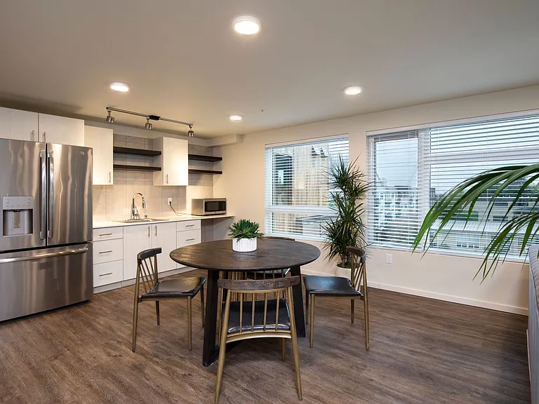 Plaza Apartments — Photo 119