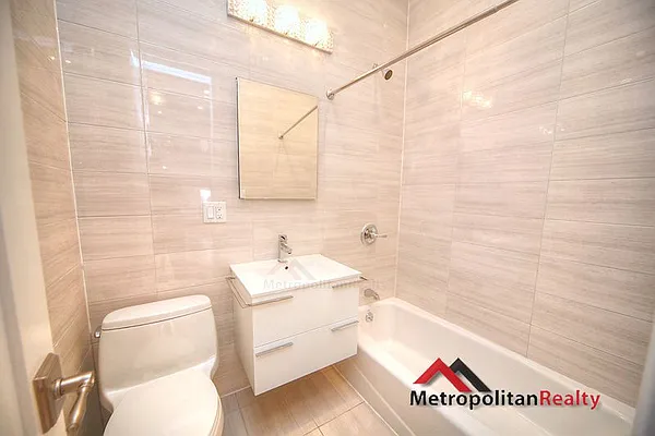 Rented by Metropolitan Realty | media 19