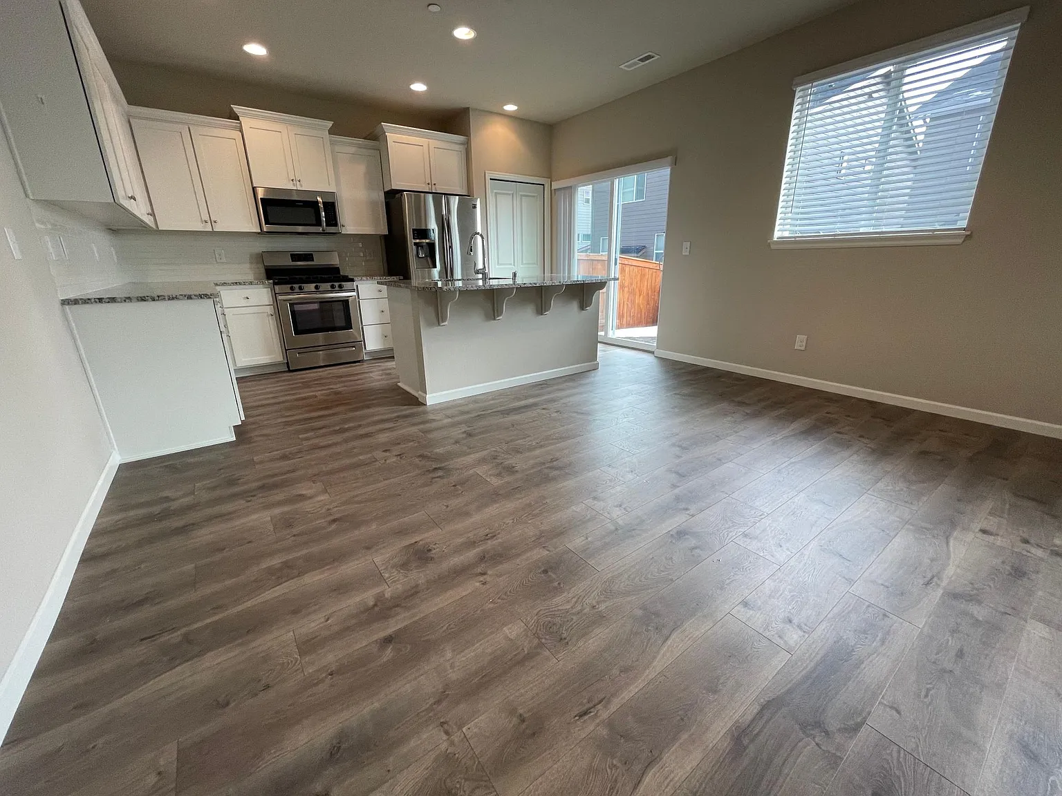 3 bed, 2290 sqft, $2,995 — Photo 3