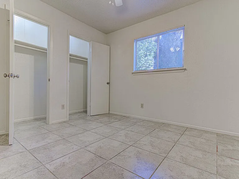 824 King Albert St — Photo 14