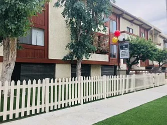 5221 Zelzah Ave. — Photo 3