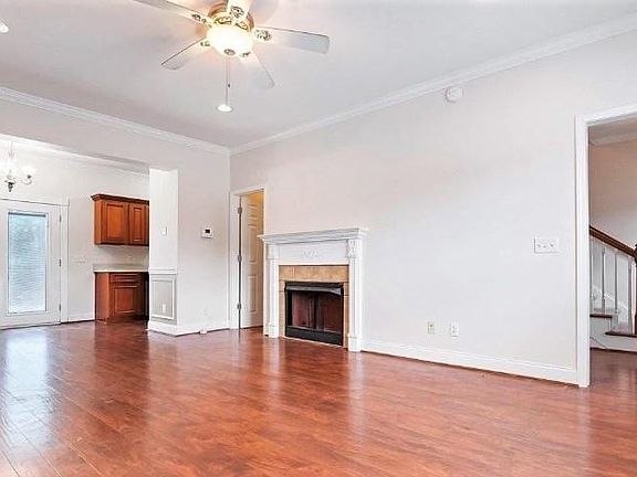 3rd image of 124 Caswell Ct