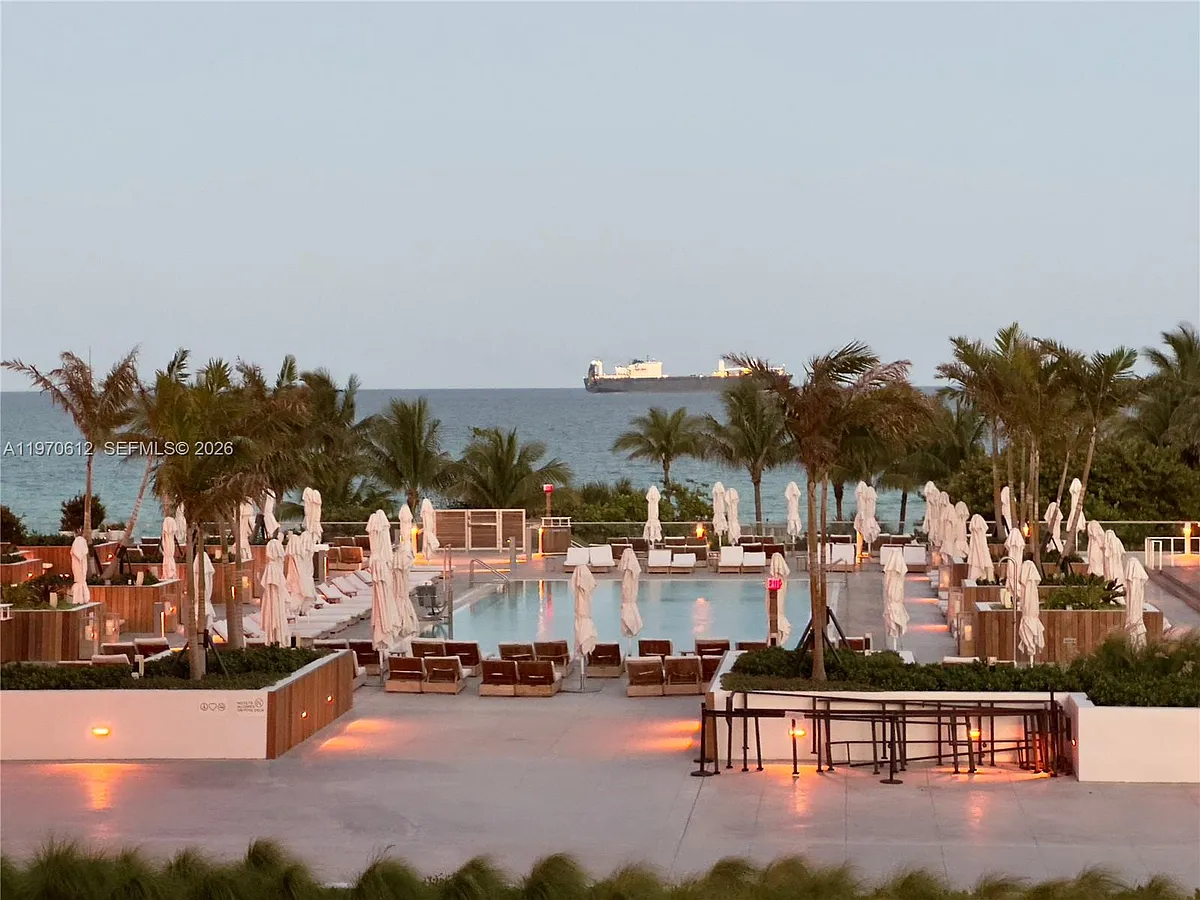 Building Photo - 2301 Collins Ave #338