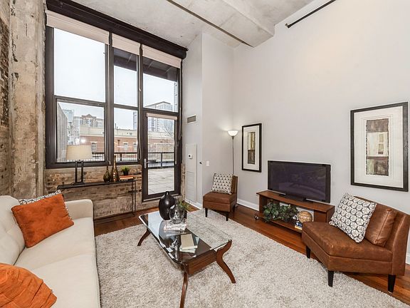 5th image of 320 E 21st St Unit 201
