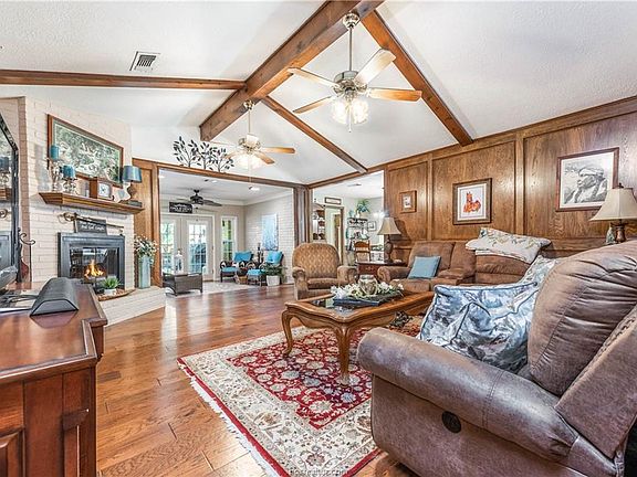 5th image of 1405 Foxfire Dr