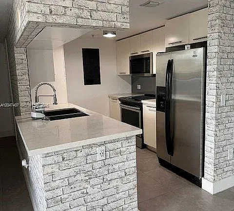 2 bed, 1000 sqft, $2,700 — Photo 4