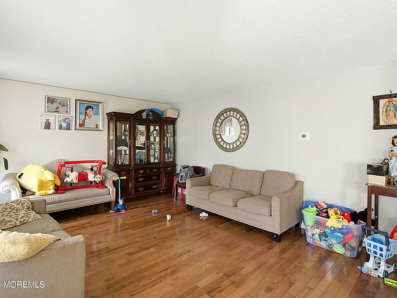 4th image of 2115 Cedarview Drive