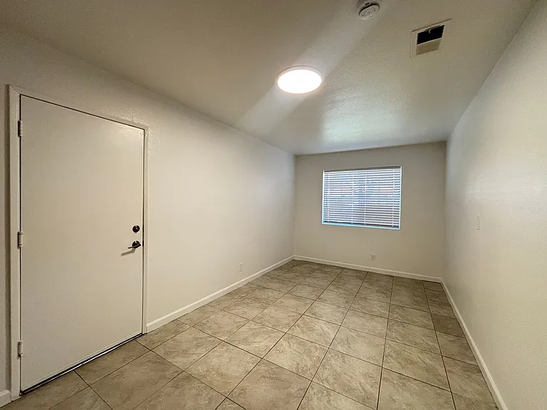 1734 Lightcap St — Photo 32