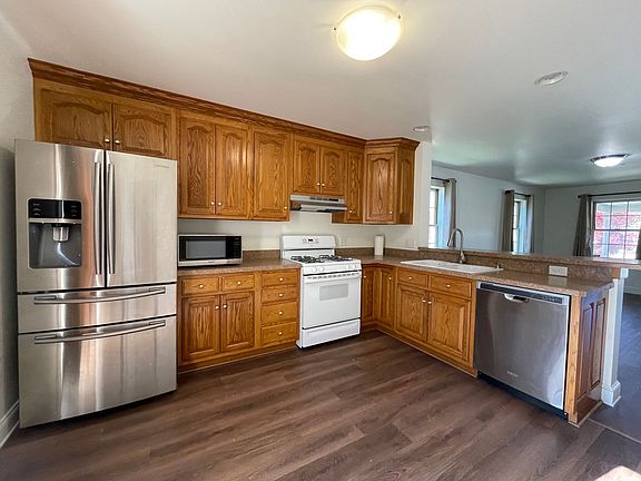3rd image of 1012 Lehigh Ave