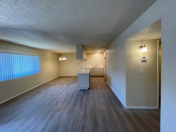 2nd image of 1507 W Barbara Worth Dr #2B-2Ba-905Sqft