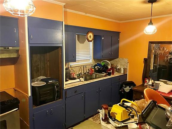 4th image of 2398 Greenlaw Ave