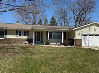 894 Riverview Dr, Alma, MI 48801