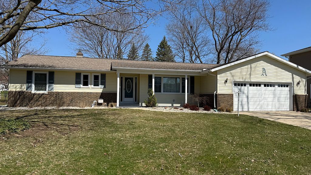 894 Riverview Dr - Property Image