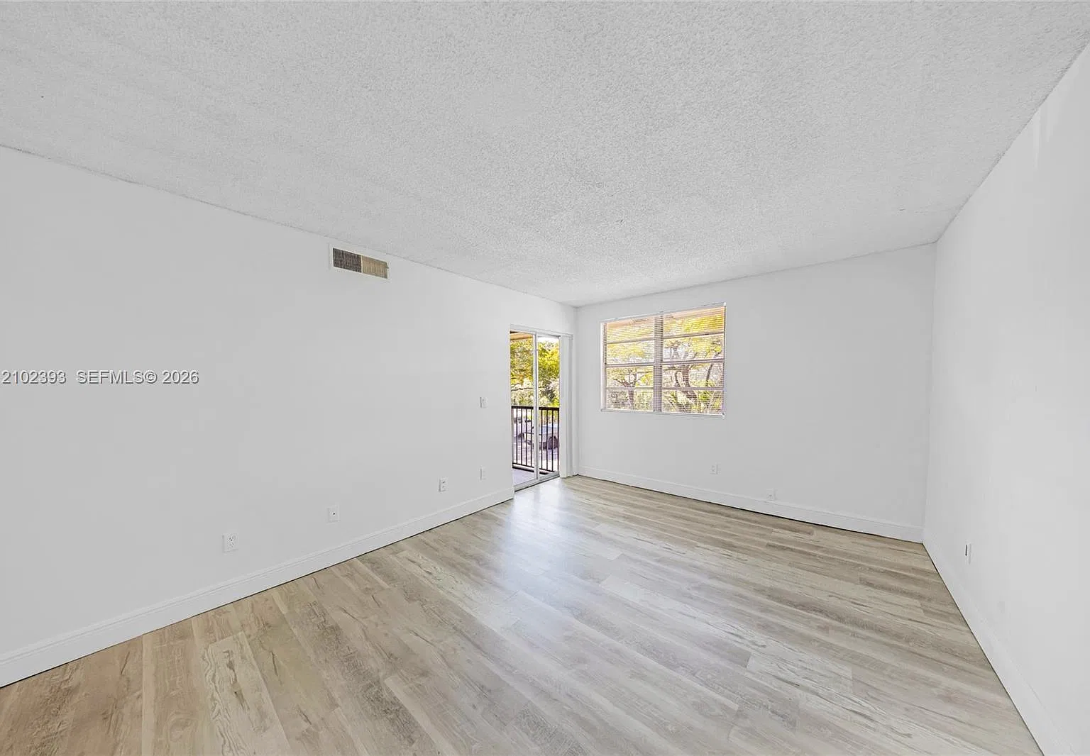 Royal Poinciana Condo — Photo 3