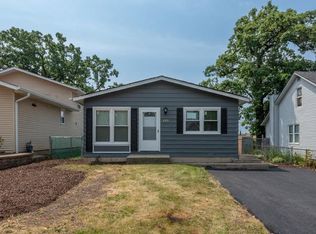 405 Woodland Dr, Round Lake Beach, IL