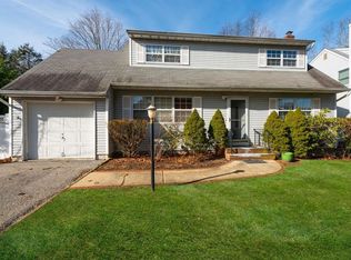 1 Massey Ct, Huntington, NY 11743
