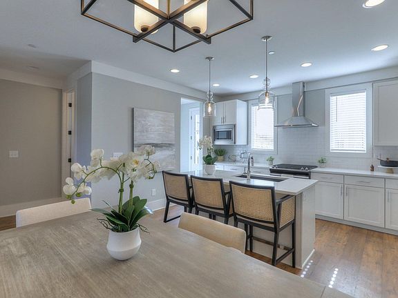 4th image of 1060 Grey Oak Ln #3102ccc2d
