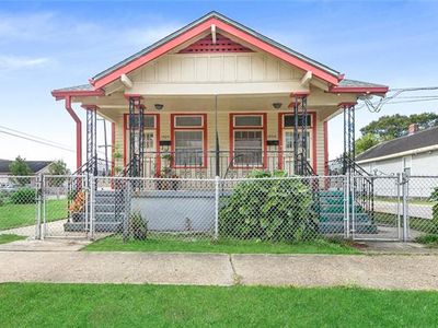 1404 Lesseps St, New Orleans, LA, 70117