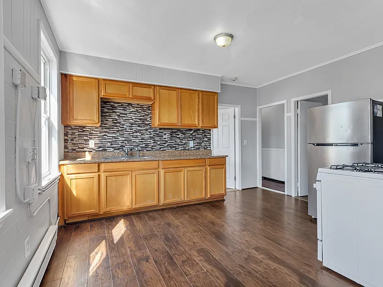 111 Pocasset Ave #3 — Photo 7