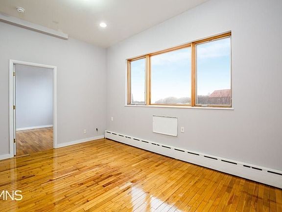 4th image of 657 Meeker Ave Ste 1