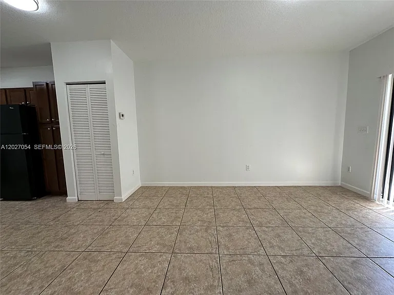 1035 NE 10th Ave #1 — Photo 7