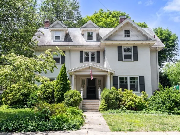 38 Cabot St, Winchester, MA 01890