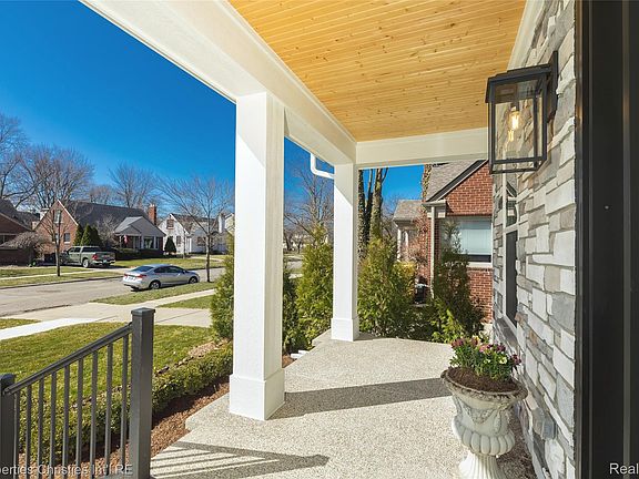 4th image of 2093 Pembroke Rd