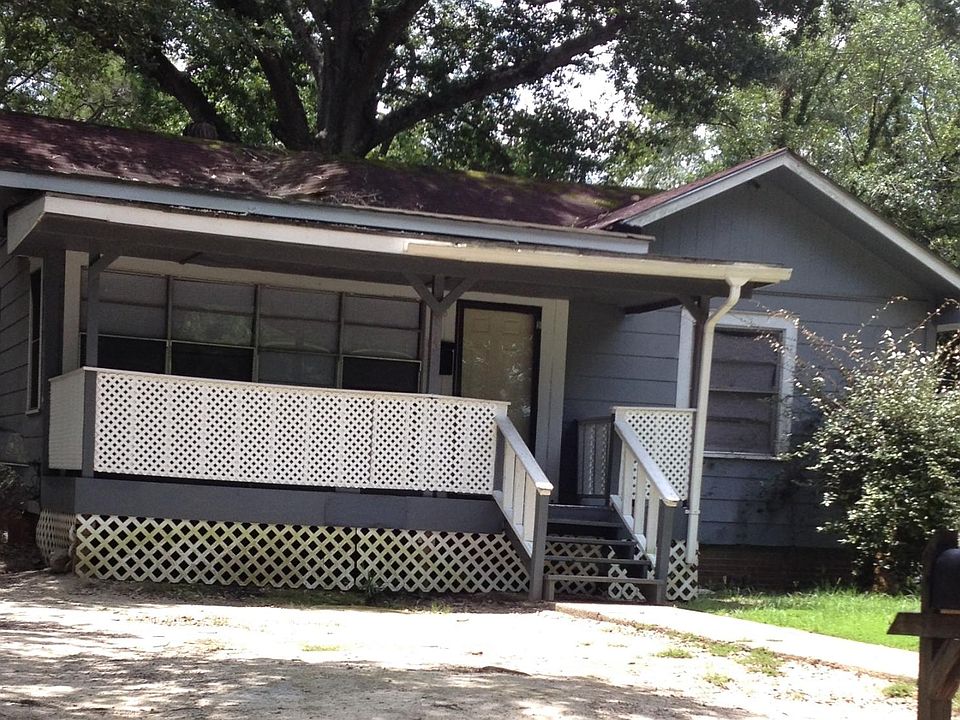 1st image of 4 Woodlawn Dr