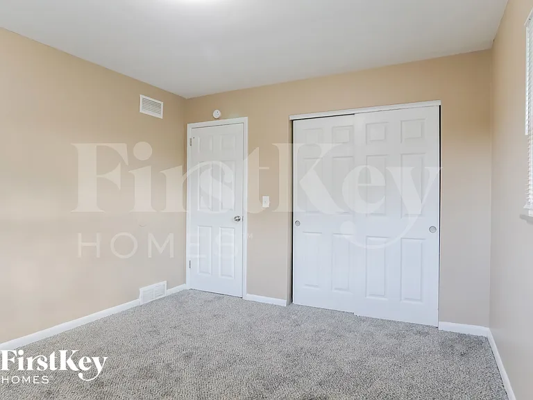 1015 Thunderbird Dr — Photo 13