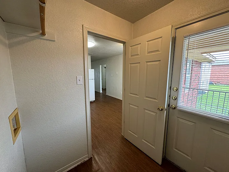 3301 Barcelona Dr — Photo 9