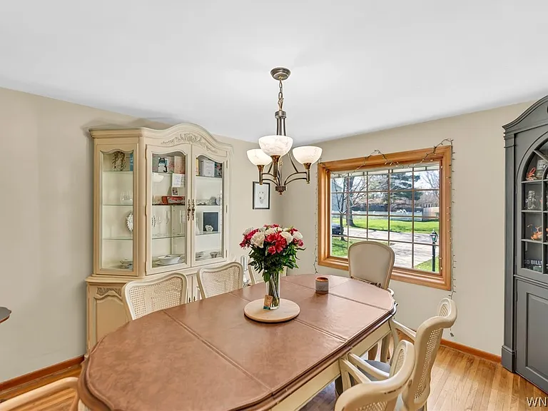 252 Royal Pkwy E — Photo 13