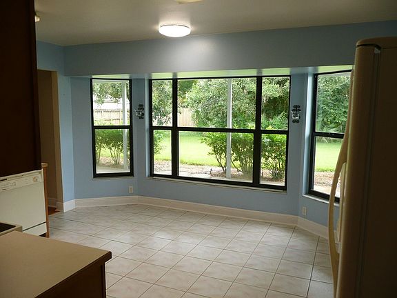 3rd image of 2755 Notre Dame Dr