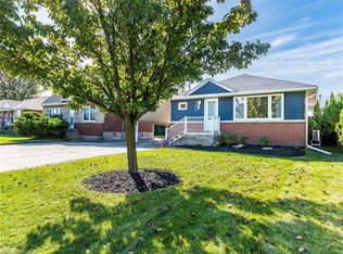 30 Alderney Ave, Hamilton, ON L9A2A5