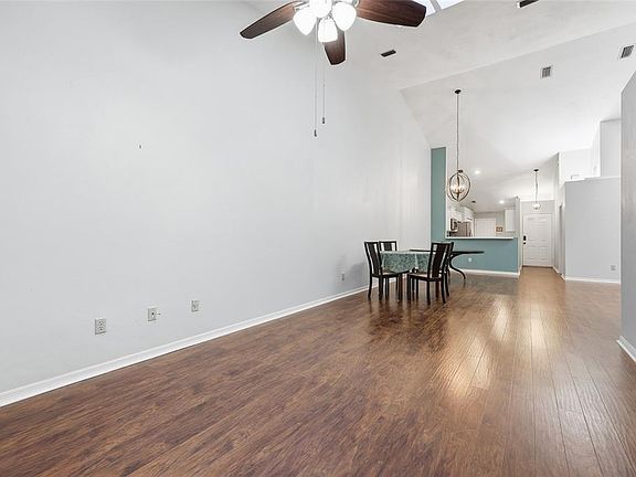 5th image of 5052 SW 9th Ln