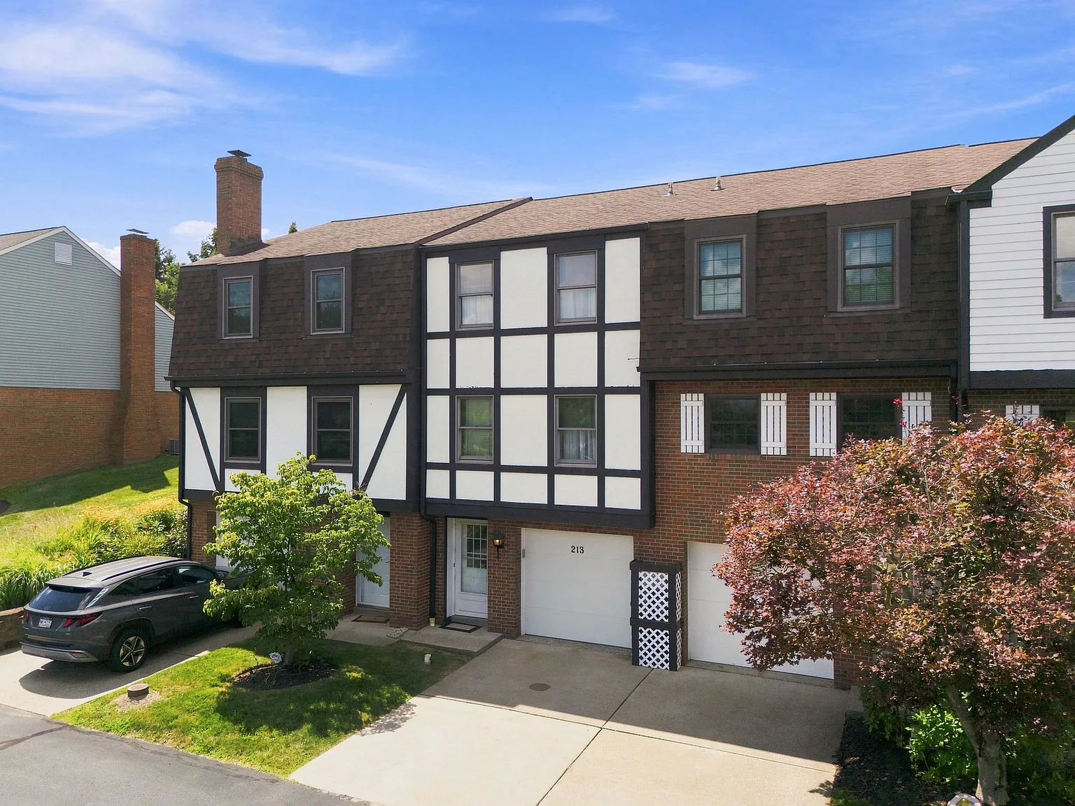 2 bed, 1.5 bath, 1136 sqft, $2,000 — Photo 2