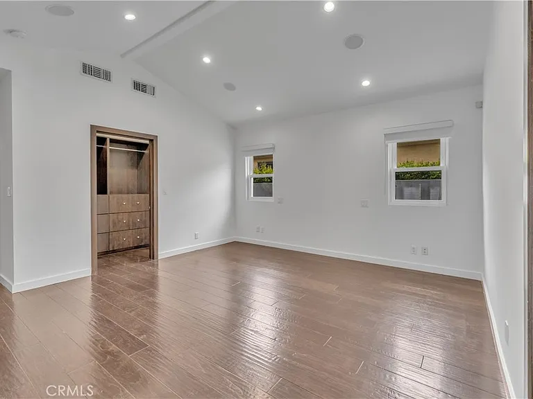 4925 Nagle Ave — Photo 19