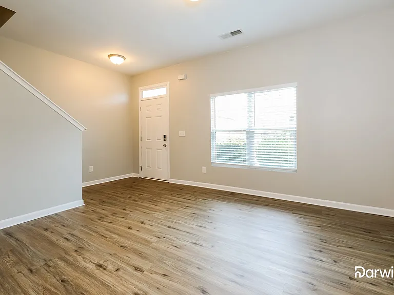358 Lamont Ln — Photo 6