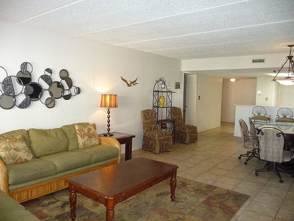 3rd image of 404 Padre Blvd