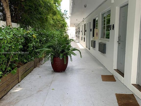 2nd image of 1524 Lenox Ave APT 10