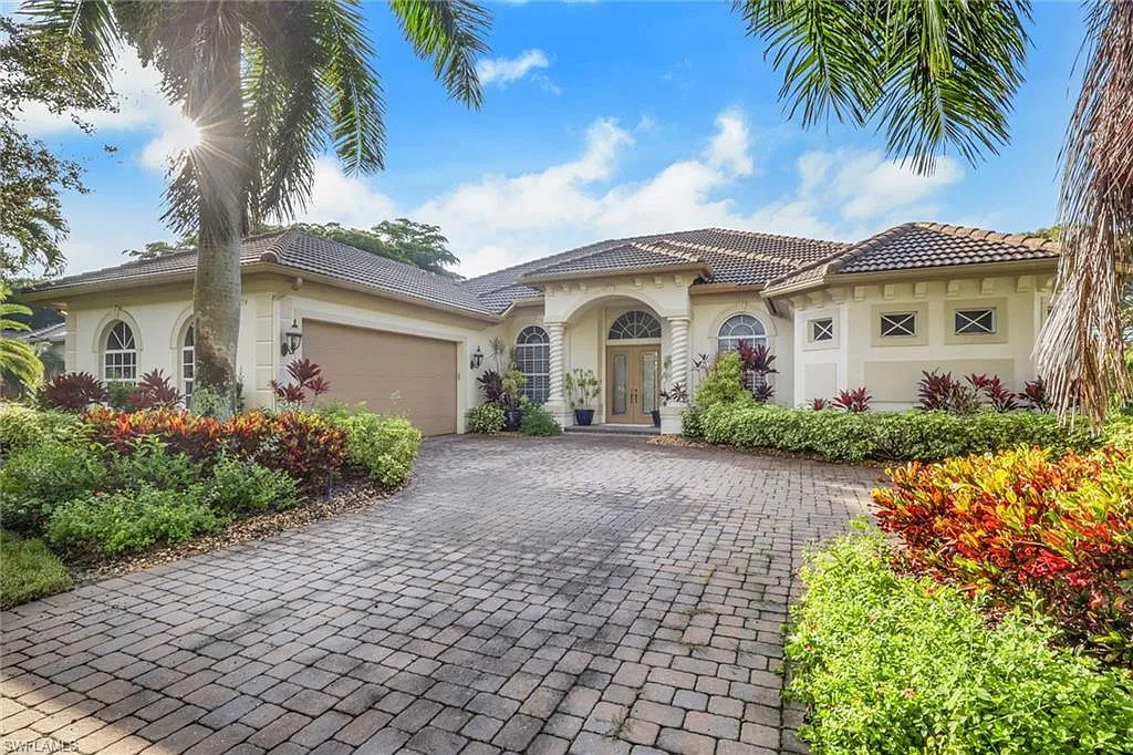 3 bed, 3.0 bath, 2876 sqft, $10,000 — Photo 1