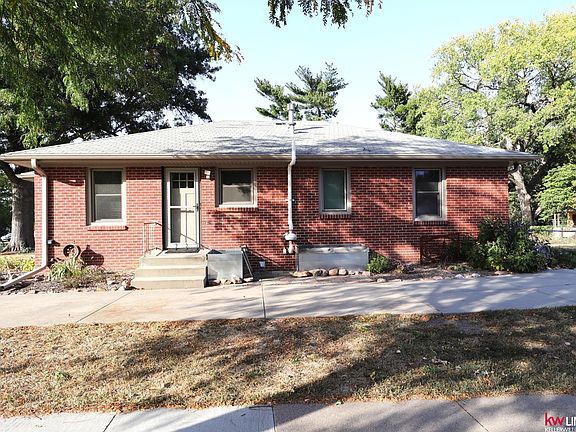 3rd image of 3300 Touzalin Ave