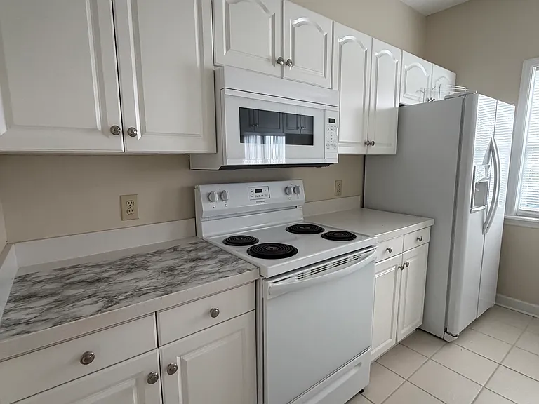 200 Willow Green Dr #B — Photo 4