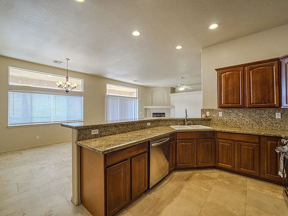 4th image of 1009 Heritage Dr