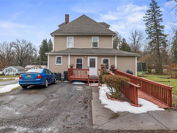 3rd image of 37 King Ave