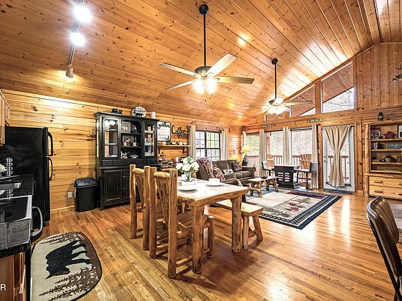 3rd image of 1505 Bears Den Way
