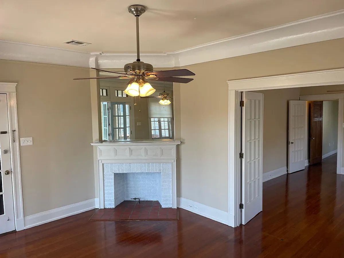Light bright living room with french doors out to front porch. - 5419 Freret St #A