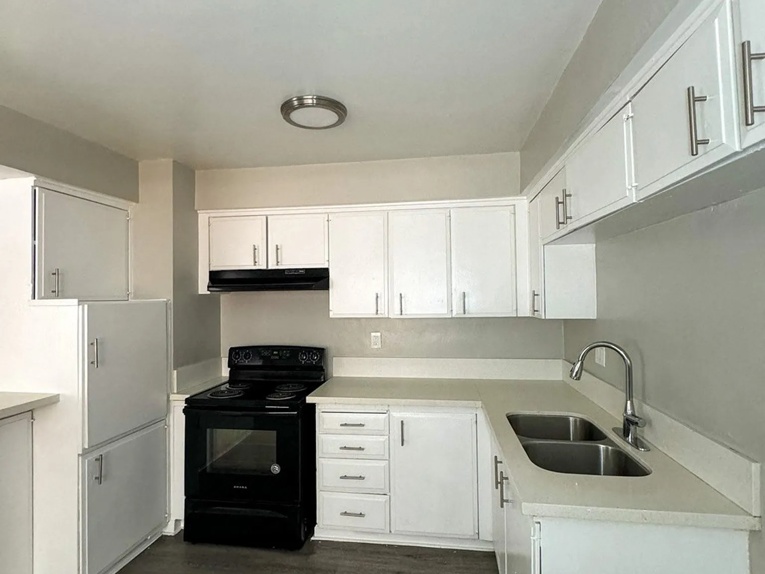 1864 Locust Ave. — Photo 1