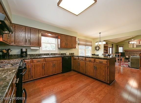 3rd image of 1519 Abbotsford Dr